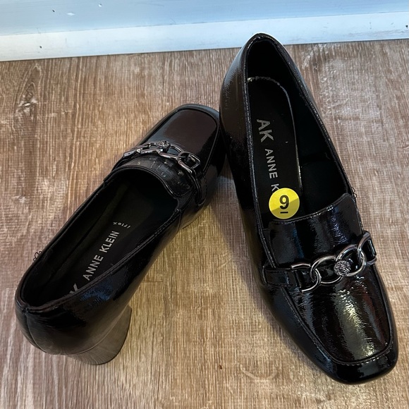 Women’s Anne Klein Shoes, Black, Size 9 - Picture 3 of 13